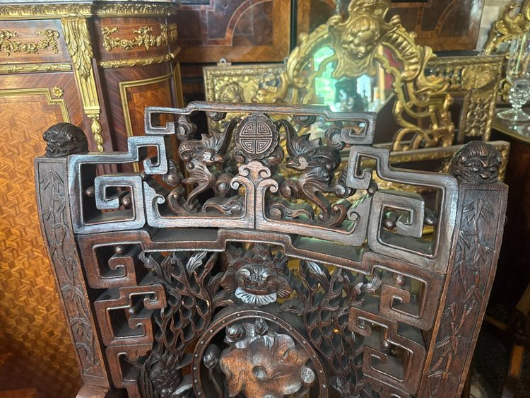 PAIRE DE FAUTEUILS SCULPTES DECOR CHINOIS - 19ème 