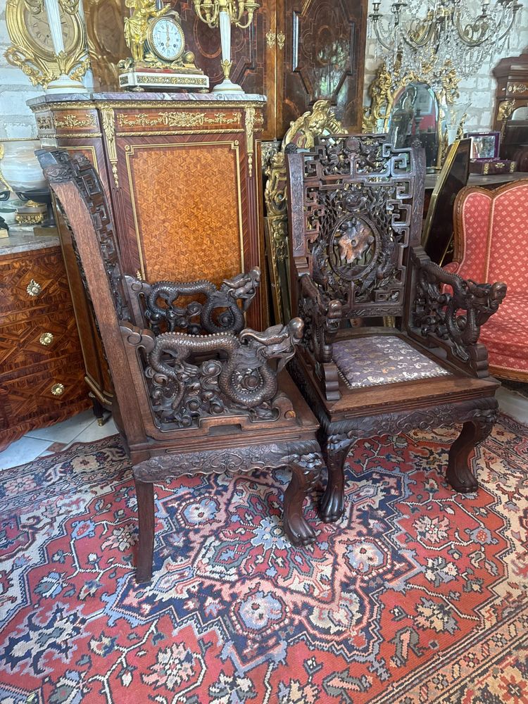 PAIRE DE FAUTEUILS SCULPTES DECOR CHINOIS - 19ème 