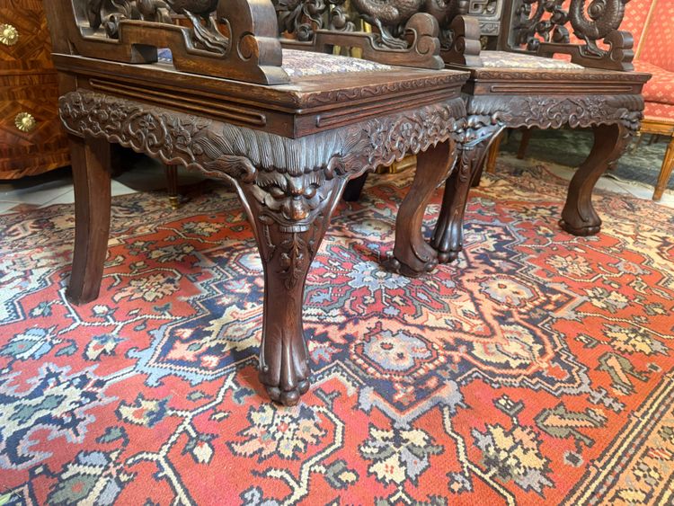 PAIRE DE FAUTEUILS SCULPTES DECOR CHINOIS - 19ème 