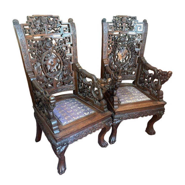 PAIRE DE FAUTEUILS SCULPTES DECOR CHINOIS - 19ème 