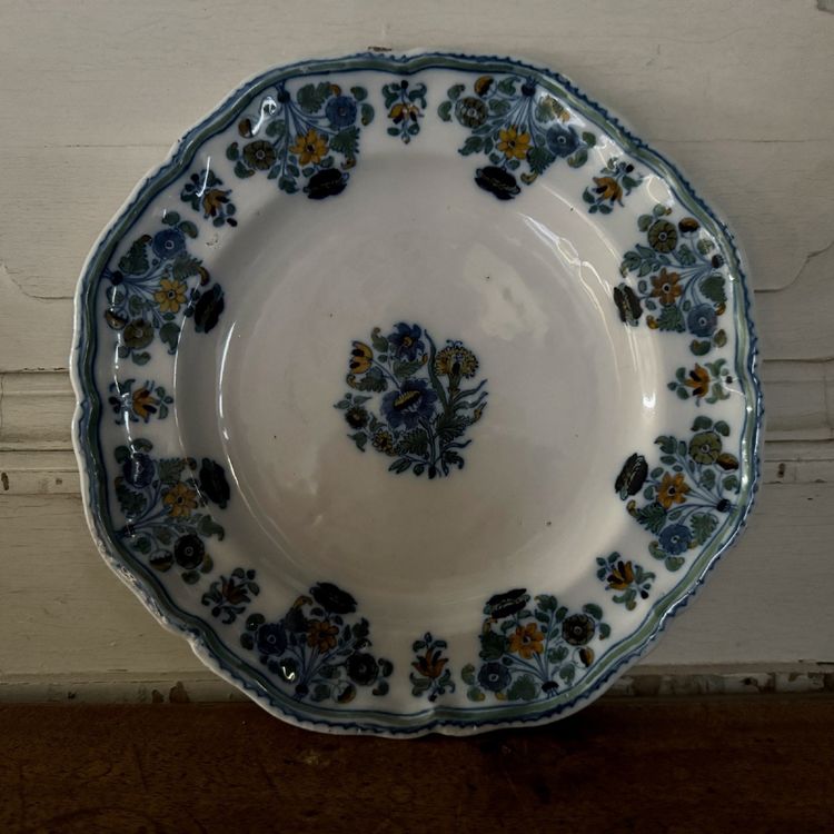 Plate in 18th century Moustiers earthenware with floral design