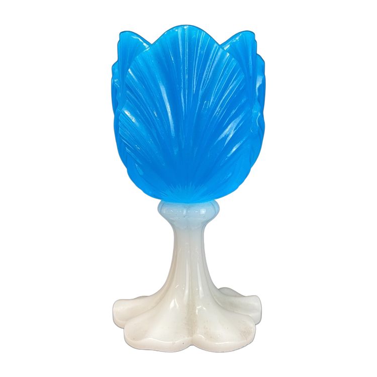 Baccarat - Petit vase en opaline tulipe 