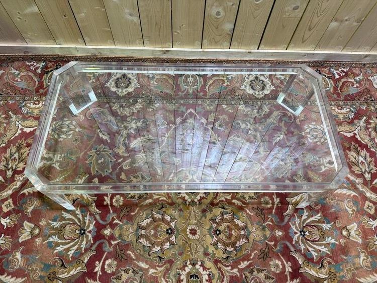 Table basse en altuglas et verre