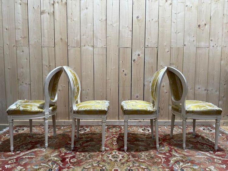 Suite of 4 louis XVI style medallions chairs broken white