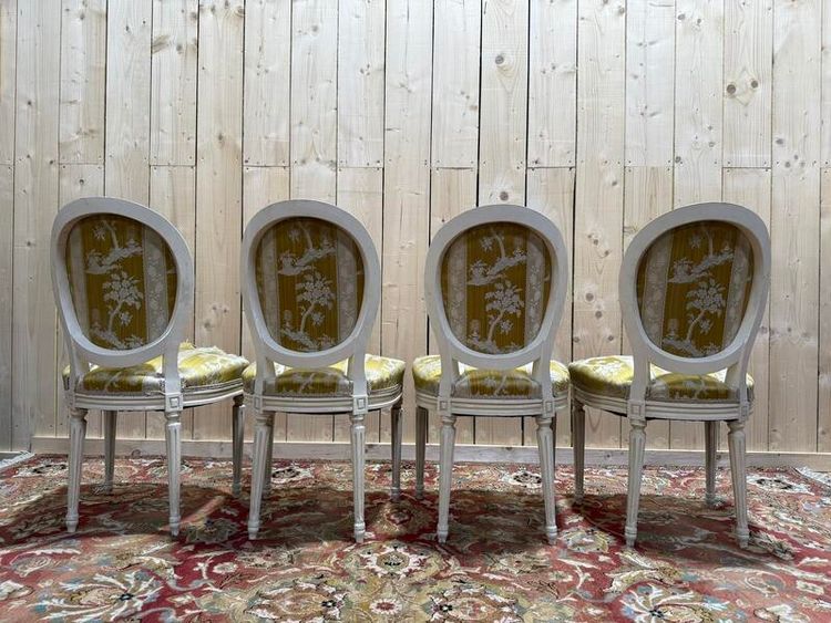 Suite of 4 louis XVI style medallions chairs broken white
