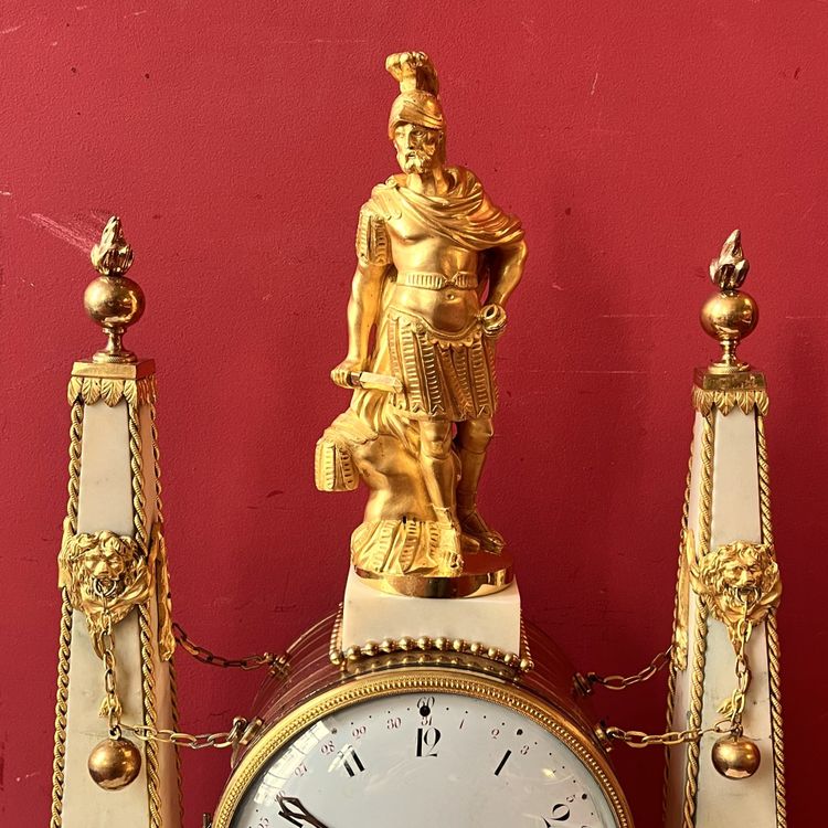 Monumentale Obelisken-Pendeluhr, Louis-XVI-Epoche