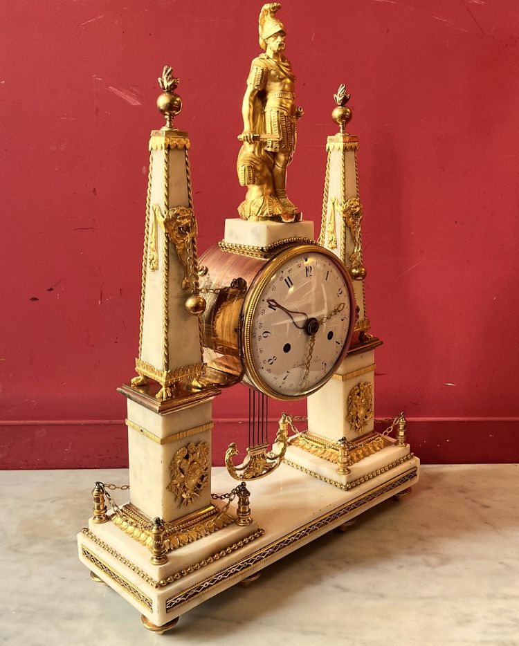 Monumentale Obelisken-Pendeluhr, Louis-XVI-Epoche