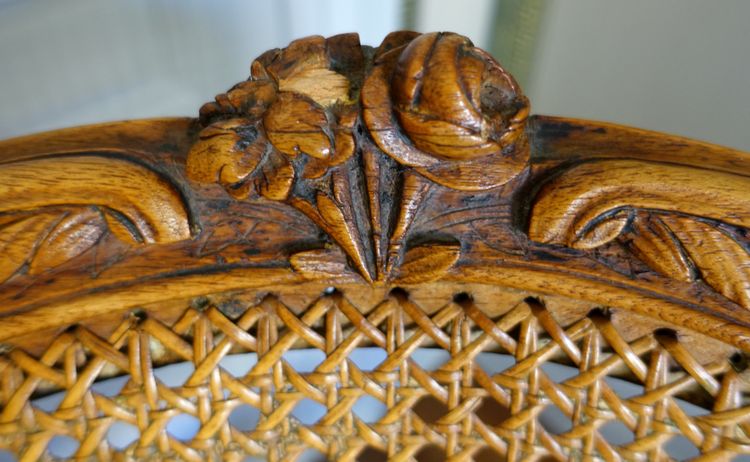 Paire de fauteuils cannés d'époque Louis XV en noyer, travail Lyonnais, entourage de Nogaret