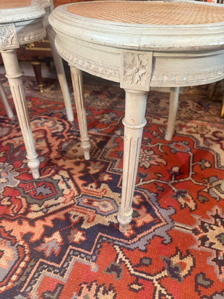 PAIRE DE CHAISES DE STYLE LOUIS XVI