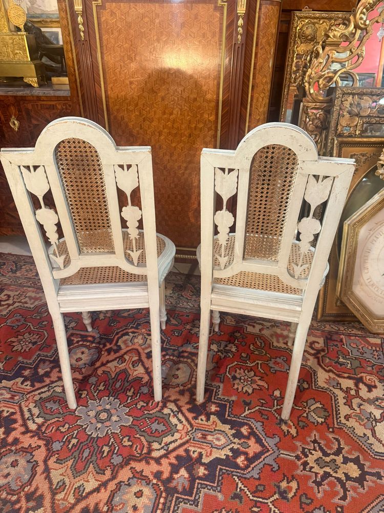 PAIRE DE CHAISES DE STYLE LOUIS XVI