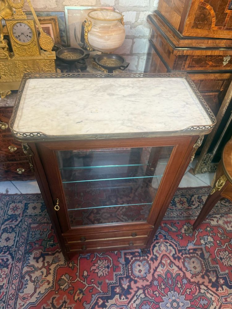 VITRINE IM STIL VON LOUIS XVI - 20.