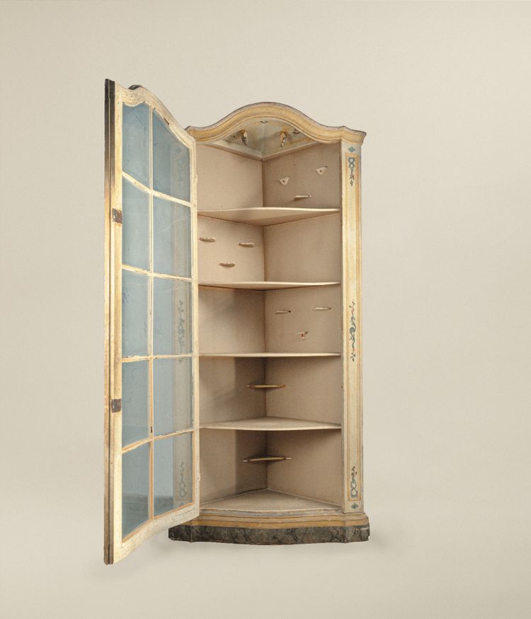 Large corner cabinet in lacquered wood, Genoa, 18th century