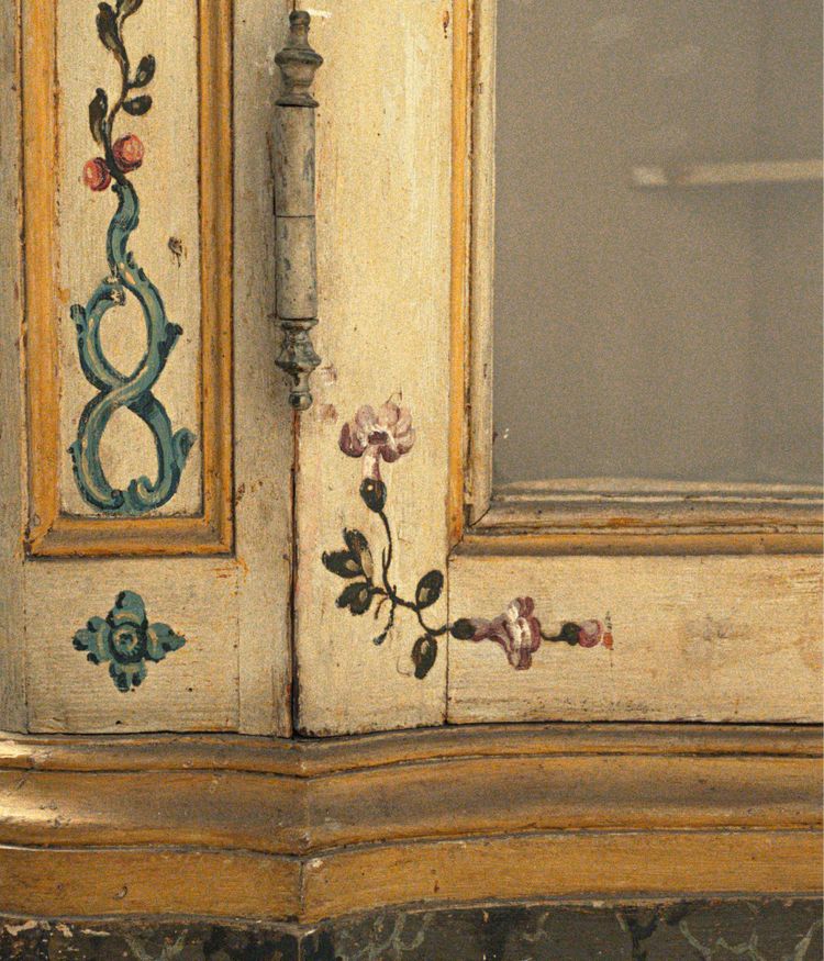 Large corner cabinet in lacquered wood, Genoa, 18th century