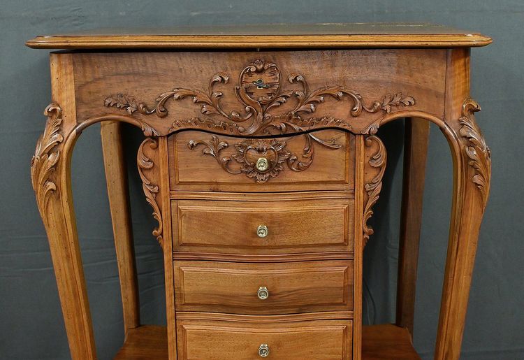 Walnut coffee table, Louis XV style - Early 20th century