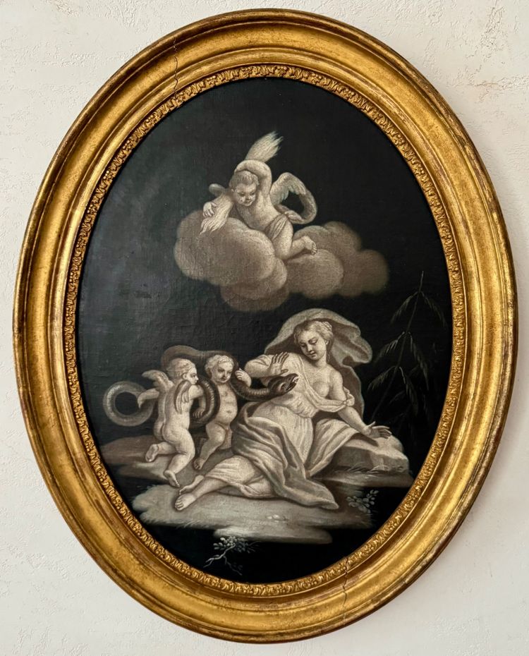 Paire de grandes grisailles en medaillons  « scène à l’antique » 18ème