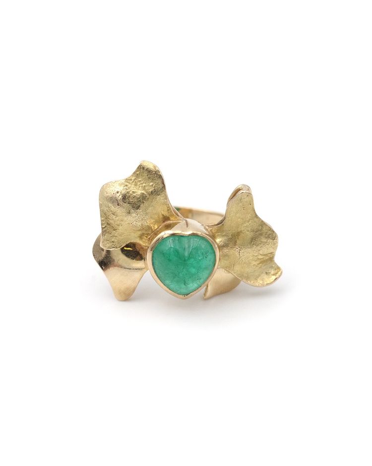 Emerald cocktail bow ring in 18k gold, 4 ct heart-shaped emerald, cabochon cut emerald, mid century 