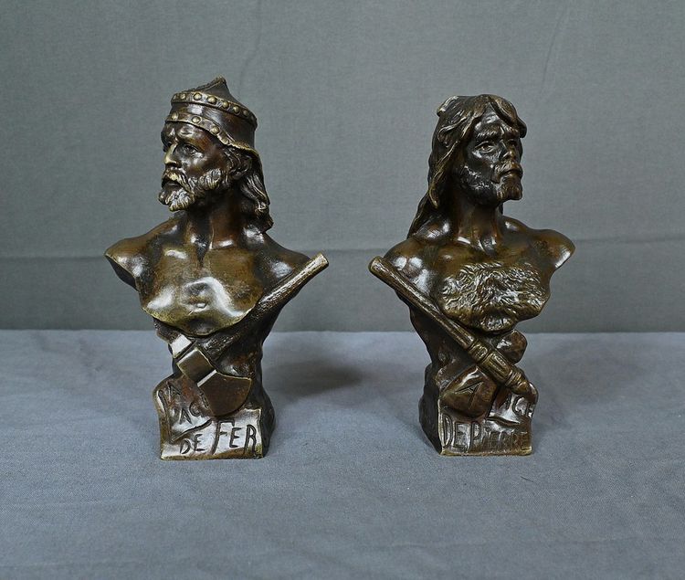 Paar Bronzebüsten "Steinzeit & Eisenzeit" signiert J. Garnier - Ende 19.
