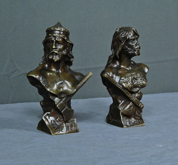 Paar Bronzebüsten "Steinzeit & Eisenzeit" signiert J. Garnier - Ende 19.