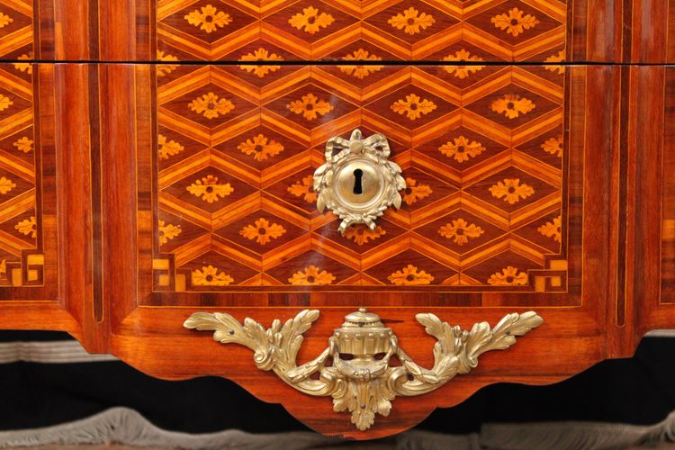 Commode en marqueterie d’époque transition, vers 1770