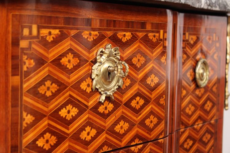 Commode en marqueterie d’époque transition, vers 1770