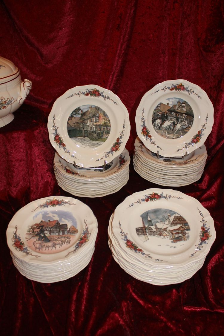 Tafelservice aus Steingut von Sarreguemines Dekor Obernai Henri Loux ép. début 20ème 89 pièces