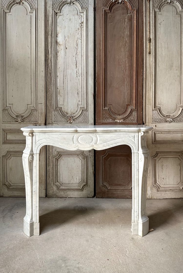 Cheminée en marbre blanc style Louis XV 19e siècle 