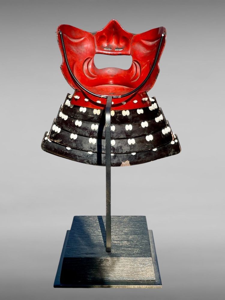 Maschera da samurai Mempo firmata NOUBOTAKA, laboratorio di Kaga - Fine del periodo Edo (1603-1868).