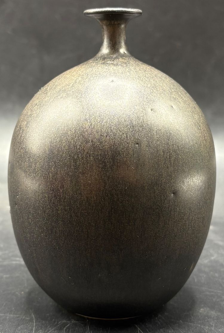 VASE AUS EMAILLIERTEM STEINZEUG