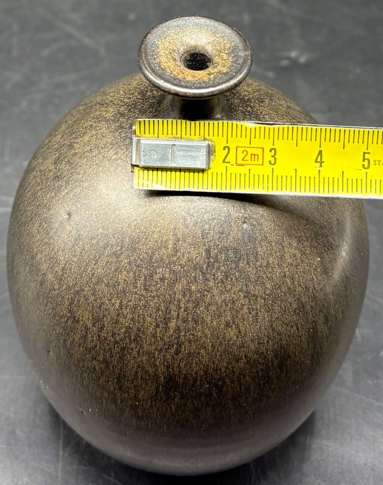 VASE AUS EMAILLIERTEM STEINZEUG