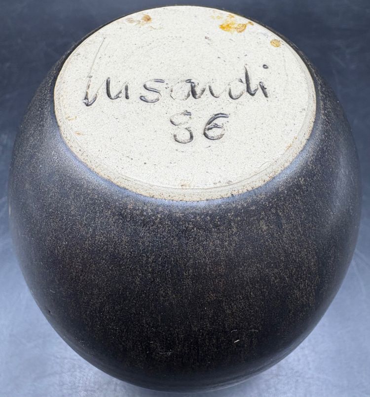 VASE AUS EMAILLIERTEM STEINZEUG