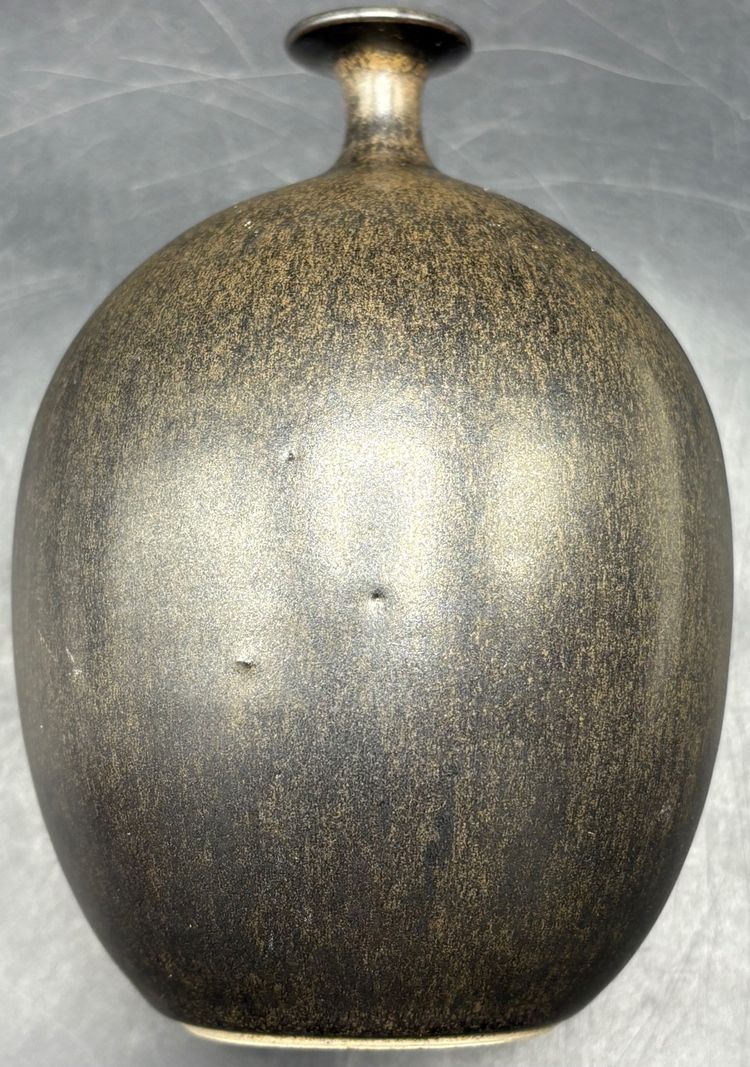 VASE AUS EMAILLIERTEM STEINZEUG