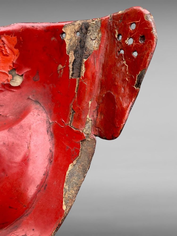 Mempo-Samurai-Halbmaske aus lackiertem Eisen – Edo-Zeit (1603–1868).