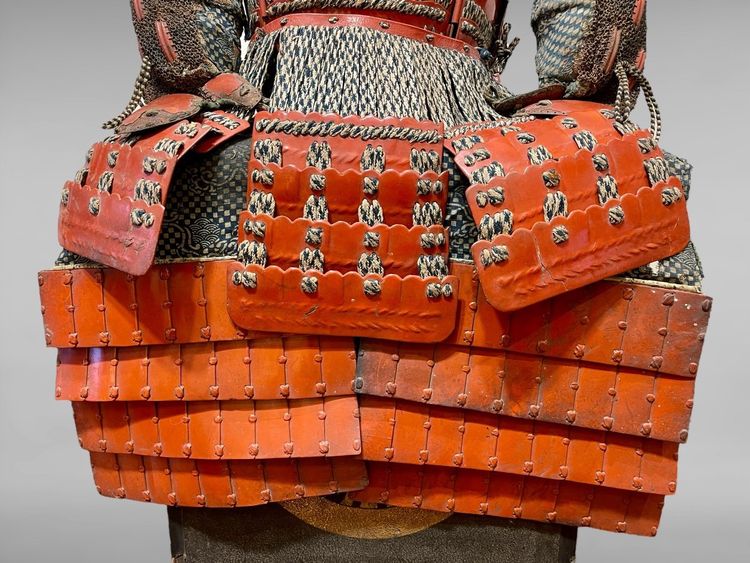 Armatura completa da samurai rossa - Periodo Edo (1603 - 1868).