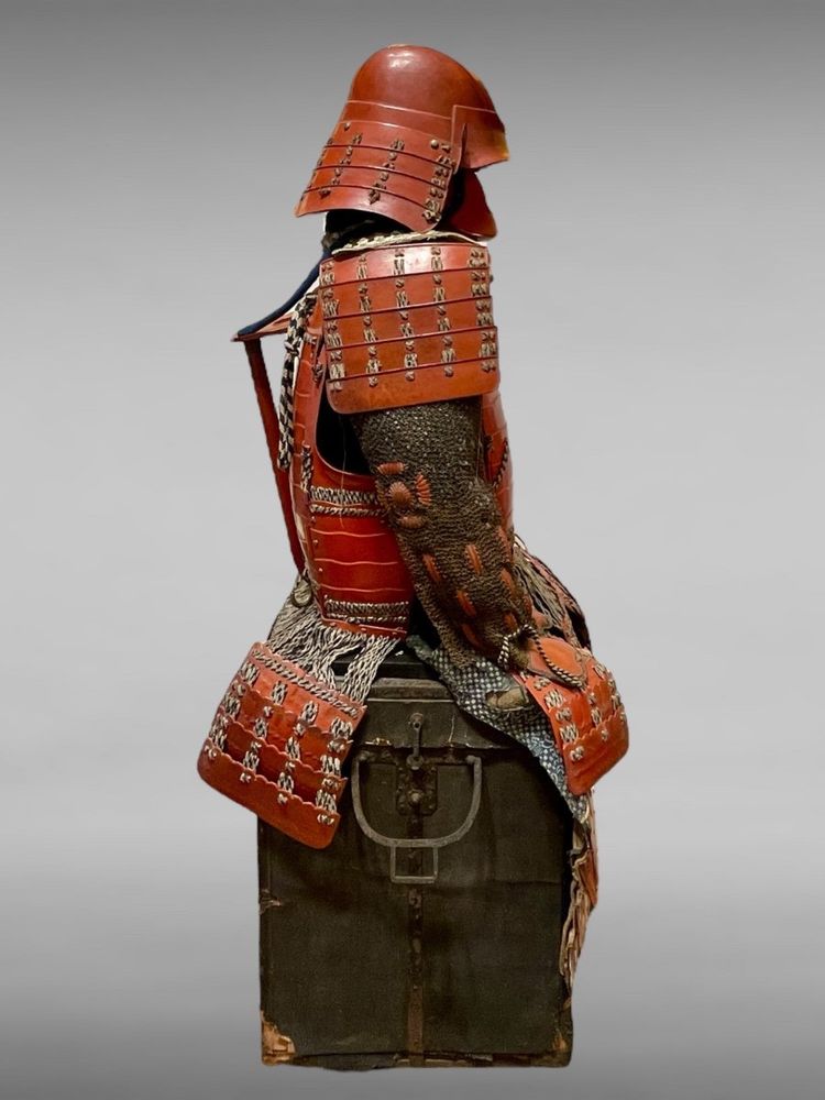 Armatura completa da samurai rossa - Periodo Edo (1603 - 1868).