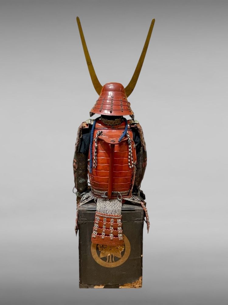 Armatura completa da samurai rossa - Periodo Edo (1603 - 1868).