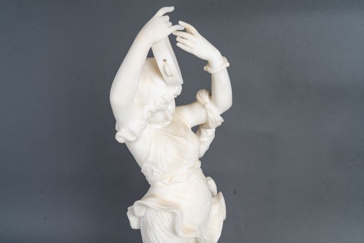 Eine Skulptur aus Alabaster G MARCHI, XIX.