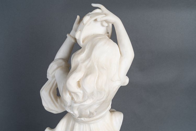 Eine Skulptur aus Alabaster G MARCHI, XIX.