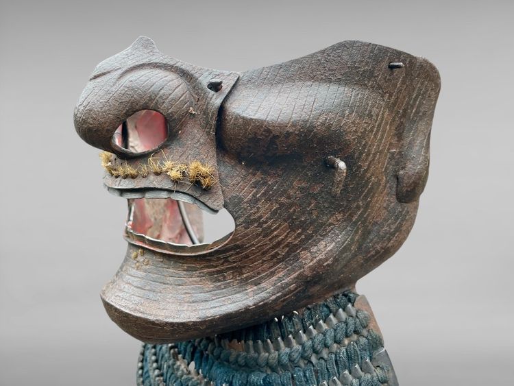 Maschera da samurai Mempo in ferro battuto - Periodo Edo (1603 - 1868).