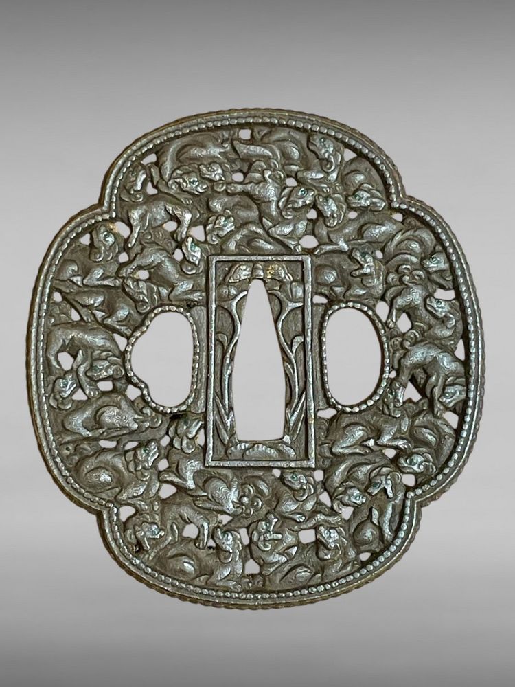 Tsuba mokko gata in ferro traforato e cesellato con decorazione shishi con il suo certificato.NBTHK Hozon