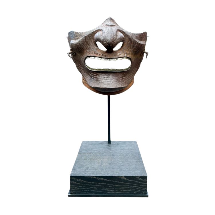 Maschera da samurai Mempo in ferro battuto - Inizio del periodo Edo (1603 - 1868).