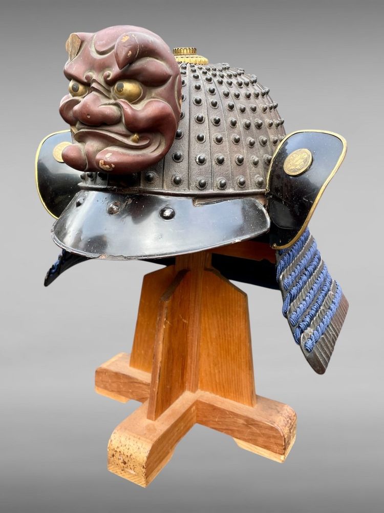 Geschnitztes hölzernes Maetate mit der Darstellung eines Oni – Edo-Zeit (1603–1868).