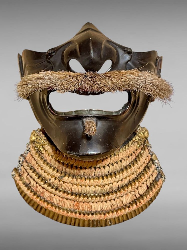 Maschera da samurai Mempo in ferro battuto - Periodo Edo (1603 - 1868).