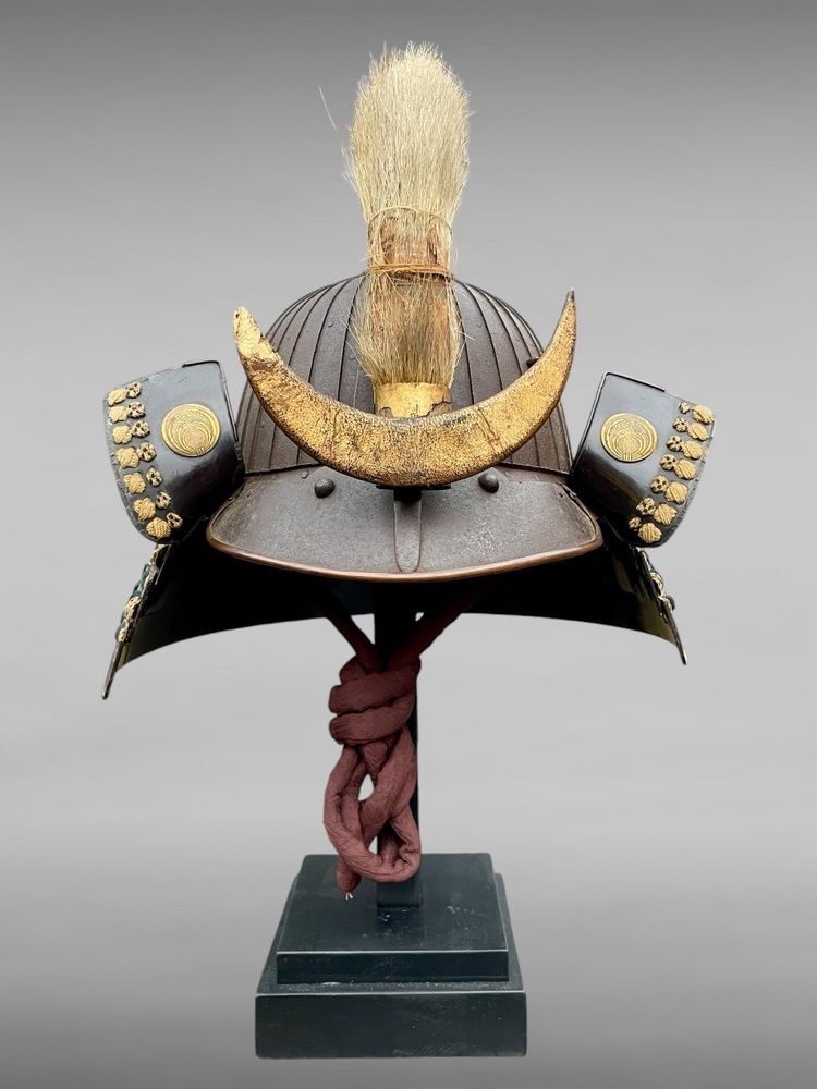 Kabuto da samurai in ferro battuto - Periodo Edo (1603-1868).