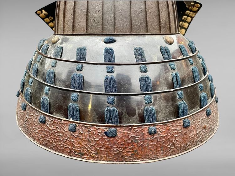 Kabuto da samurai in ferro battuto - Periodo Edo (1603-1868).
