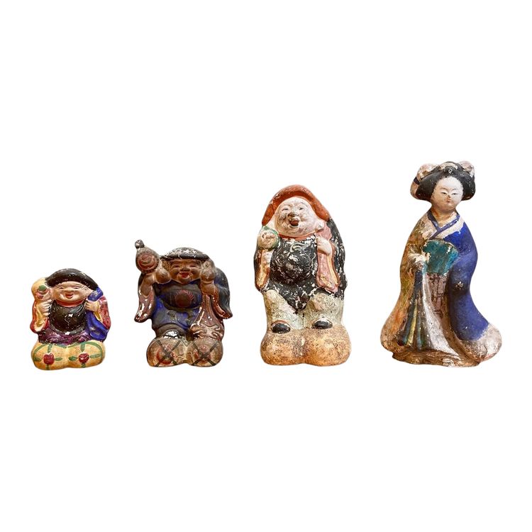 Set di quattro statuette in argilla policroma Tsuchi Ningyo - periodo Edo (1603-1868).