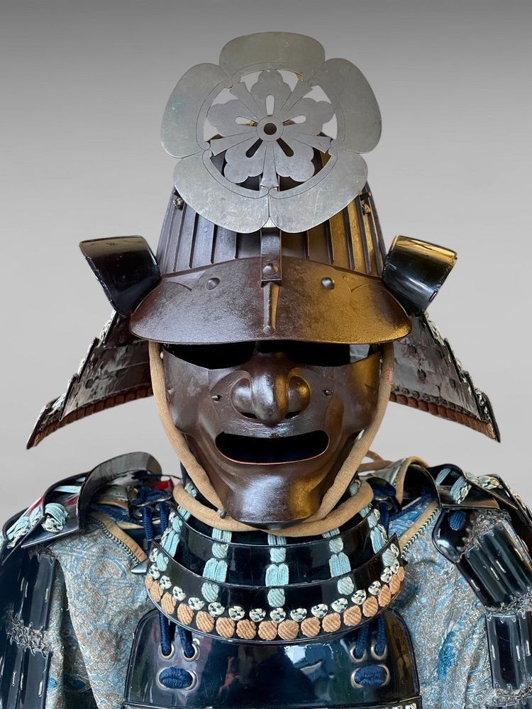 Armatura completa da samurai del clan Oda - Periodo Edo (1603 - 1868).