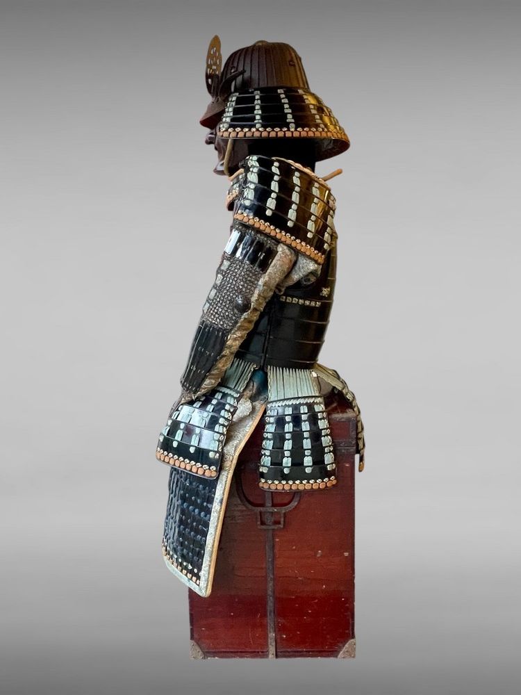 Armatura completa da samurai del clan Oda - Periodo Edo (1603 - 1868).