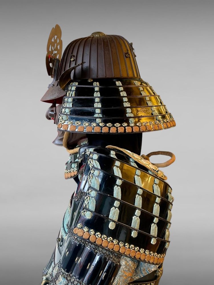 Armatura completa da samurai del clan Oda - Periodo Edo (1603 - 1868).