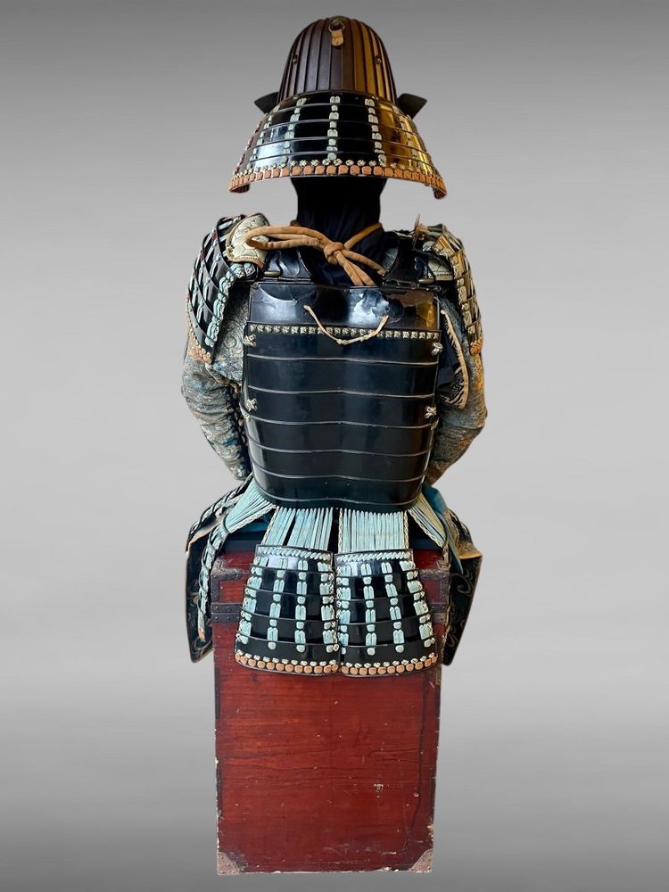 Armatura completa da samurai del clan Oda - Periodo Edo (1603 - 1868).