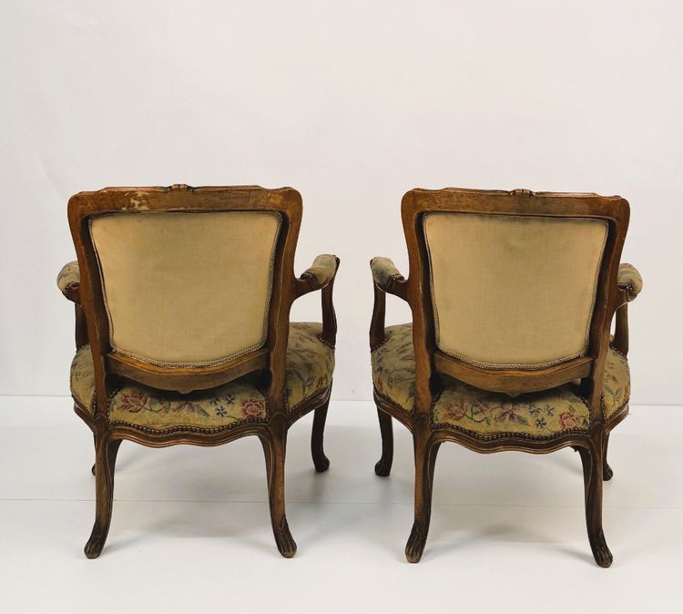 Paire de fauteuils en noyer, de style Louis XV, XXème siècle